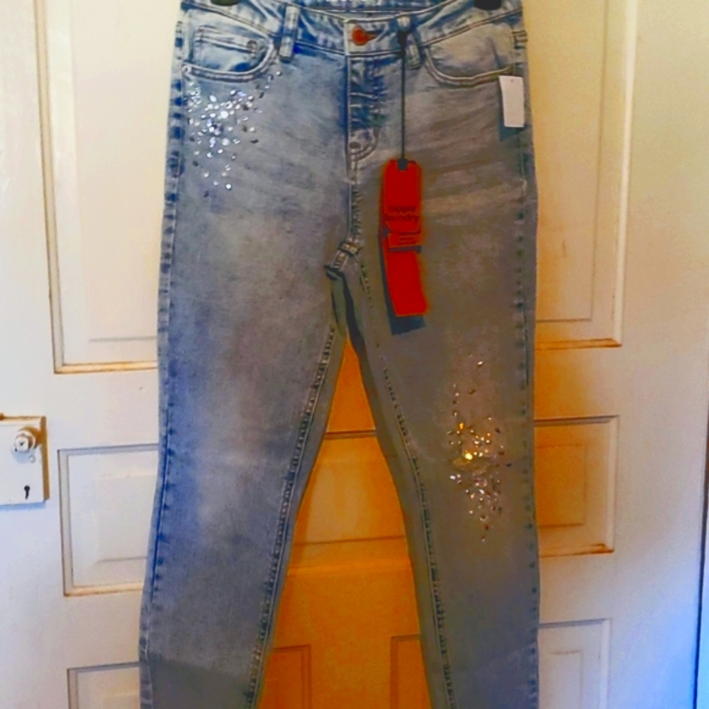 Hippie Laundry Skinny Jeans. Size 7. Distressed W/ Rhinestones. New With Tag